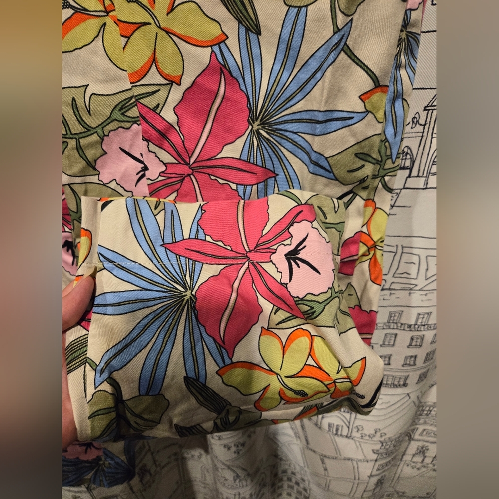 NWOT Women's White Stag Floral Capris Size 8 Petite - Picture 4 of 12